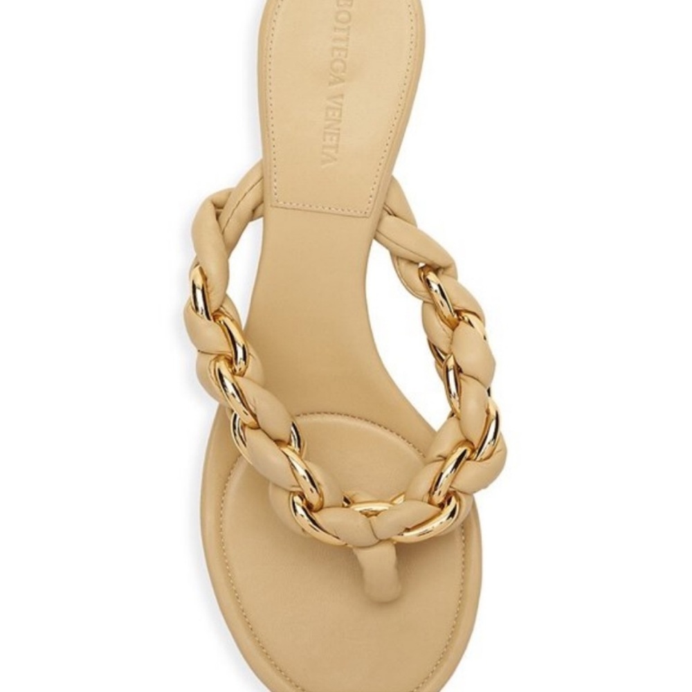 BOTTEGA VENETA Dot Woven Chain Thong Sandals In Cane Sugar
